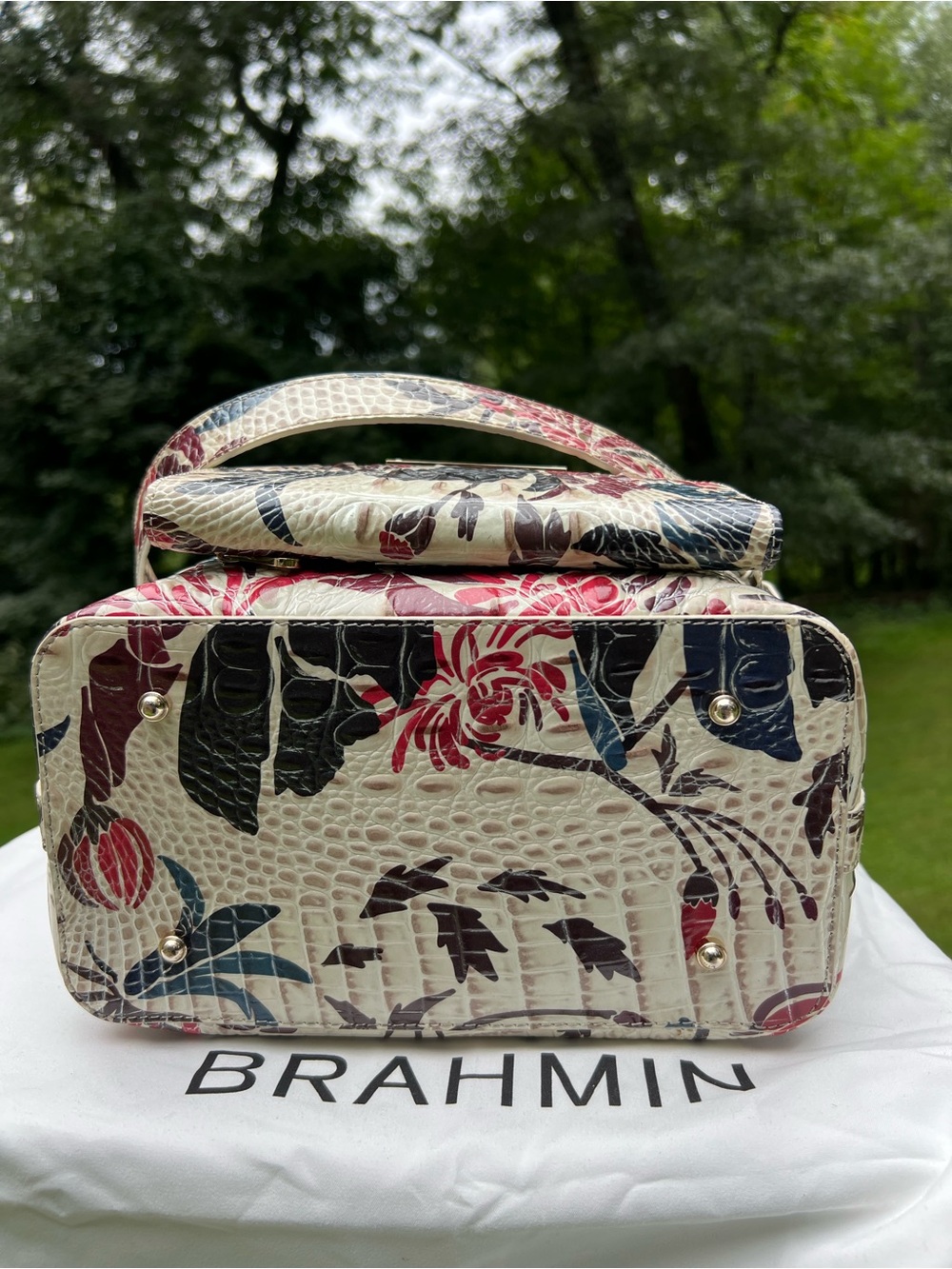 BRAHMIN CELINA EXTRAVAGANZA MELBOURNE
BUCKET SHOULDER BAG & WALLET - Picture 6 of 13